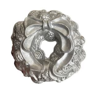 Nordic Ware Holiday Wreath Bundt Pan Cast Aluminum